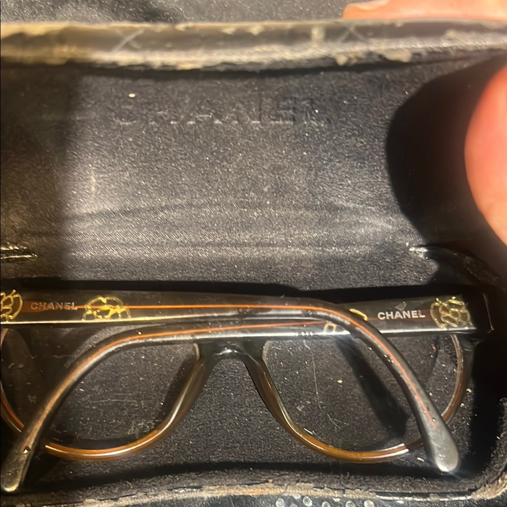 Chanel Black Quilted Sunglasses Case with Chanel Frames inside - Picture 4 of 6